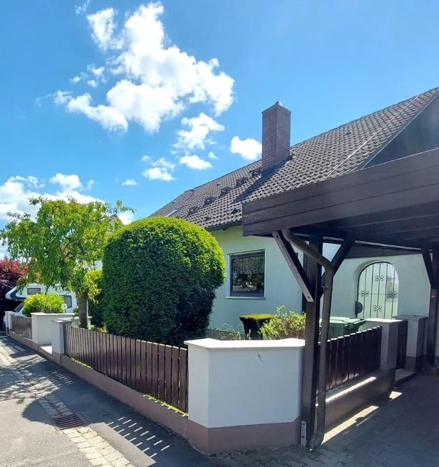 Predaj domu 245 m², pozemek 619 m², Cadolzburg, Bavorsko Predaj domu 245 m², pozemek 619 m², Cadolzburg, Bavorsko