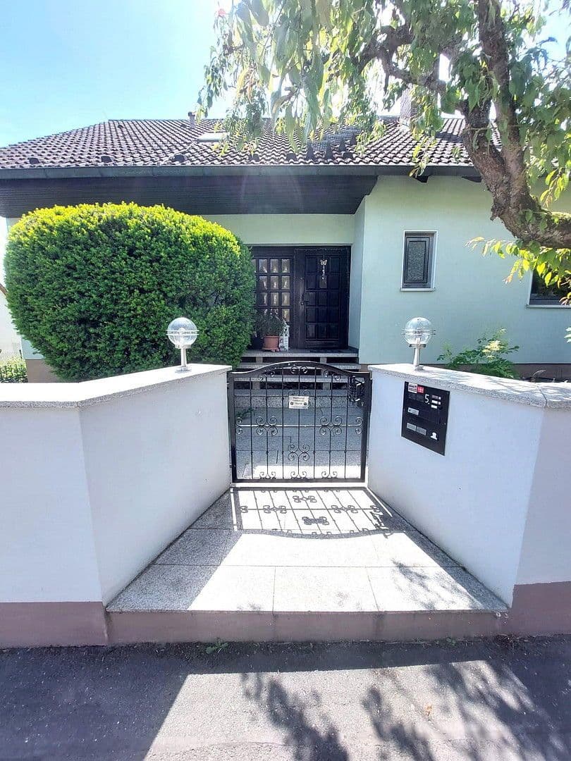 Predaj domu 245 m², pozemek 619 m², Cadolzburg, Bavorsko Predaj domu 245 m², pozemek 619 m², Cadolzburg, Bavorsko