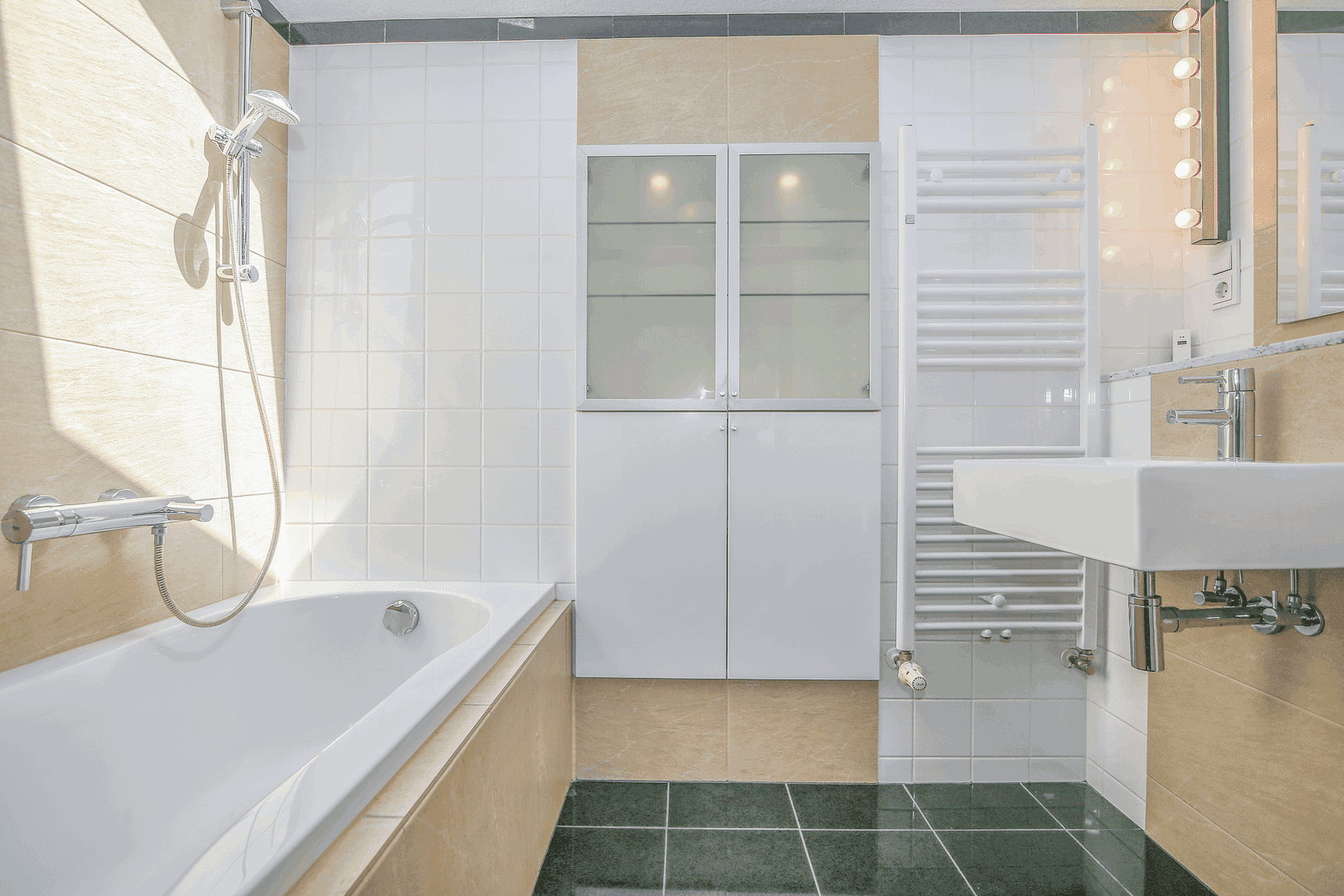 Prenájom bytu 2-izbový 82 m², Oberstraße 28, Mülheim an der Ruhr, Severné Porýnie - Westfálsko Prenájom bytu 2-izbový 82 m², Oberstraße 28, Mülheim an der Ruhr, Severné Porýnie - Westfálsko