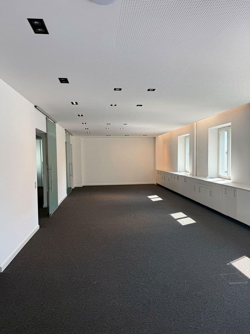 Prenájom kancelárie 415 m², Leopoldstraße 55, München, Bavorsko Prenájom kancelárie 415 m², Leopoldstraße 55, München, Bavorsko