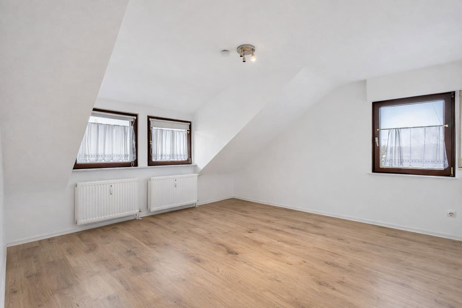 Prenájom bytu 3-izbový 89 m², Seligenstadt, Hesensko Prenájom bytu 3-izbový 89 m², Seligenstadt, Hesensko