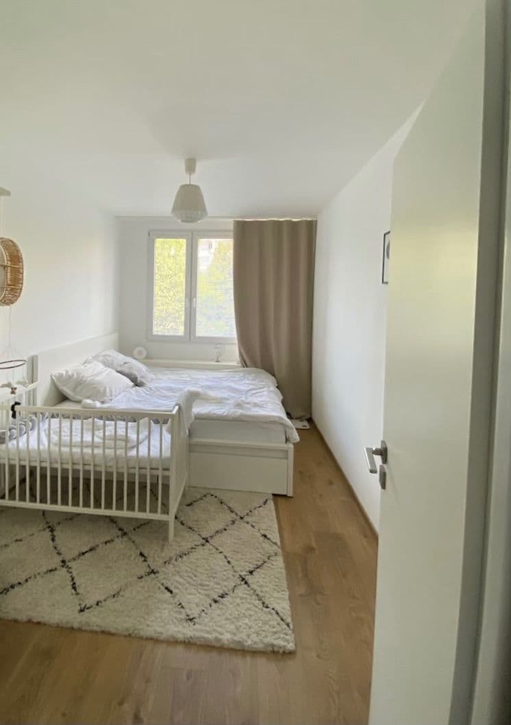 Prenájom bytu 3-izbový 74 m², Vyžlovská, Praha, Praha Prenájom bytu 3-izbový 74 m², Vyžlovská, Praha, Praha