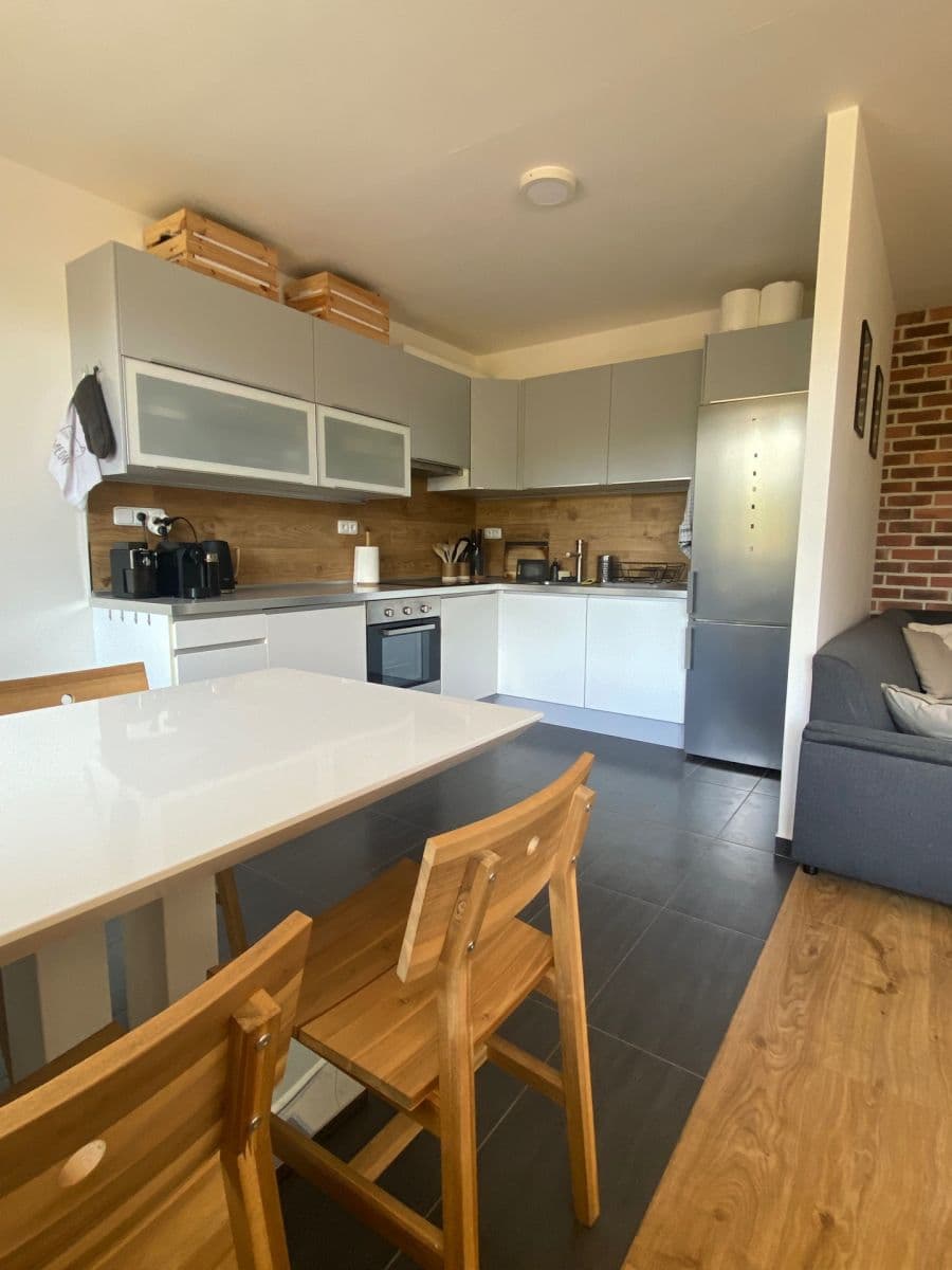 Prenájom bytu 3-izbový 74 m², Vyžlovská, Praha, Praha Prenájom bytu 3-izbový 74 m², Vyžlovská, Praha, Praha