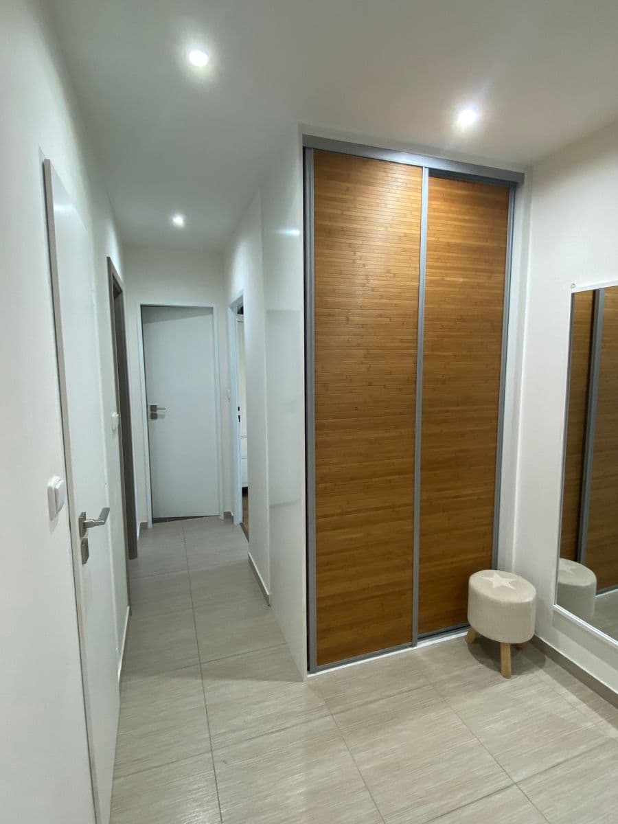 Prenájom bytu 3-izbový 74 m², Vyžlovská, Praha, Praha Prenájom bytu 3-izbový 74 m², Vyžlovská, Praha, Praha