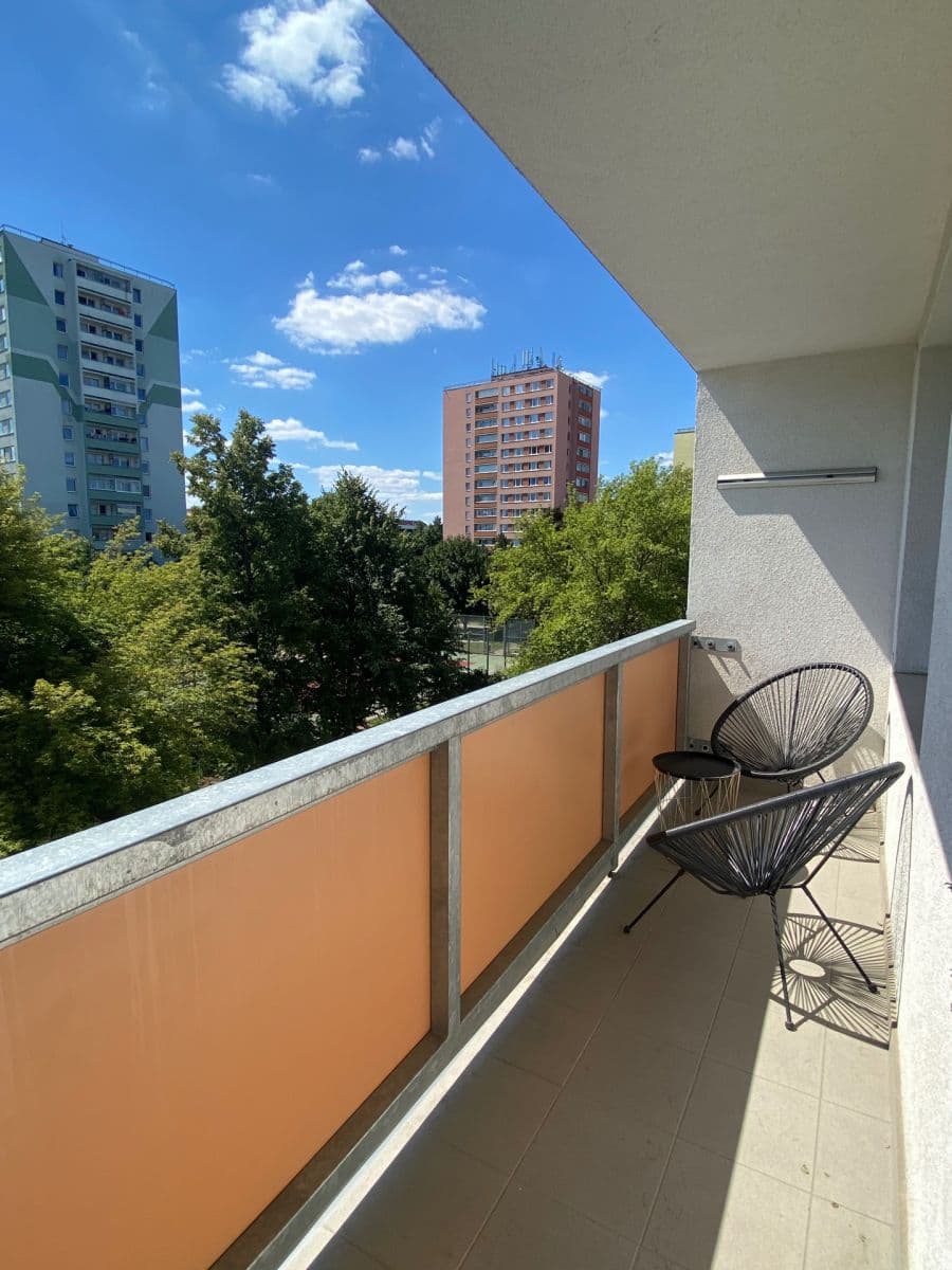 Prenájom bytu 3-izbový 74 m², Vyžlovská, Praha, Praha Prenájom bytu 3-izbový 74 m², Vyžlovská, Praha, Praha