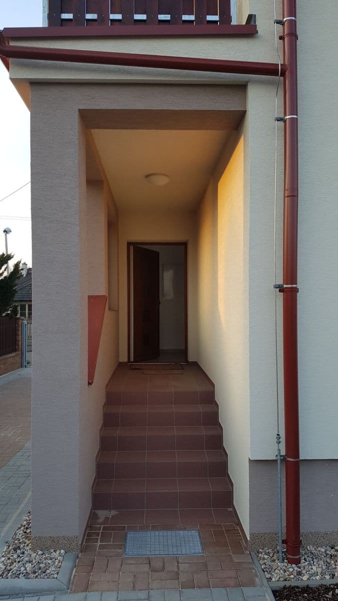 Prenájom domu 220 m², pozemek 431 m², Krapkova, Hradec Králové, Královéhradecký kraj Prenájom domu 220 m², pozemek 431 m², Krapkova, Hradec Králové, Královéhradecký kraj