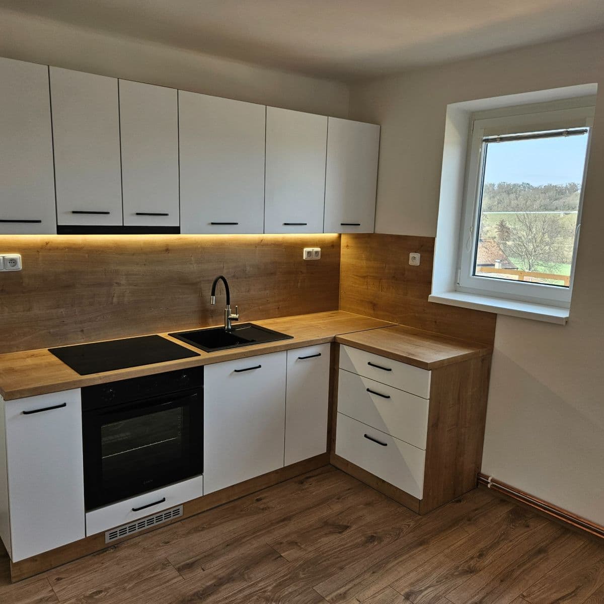 Prenájom bytu 3-izbový 61 m², Karlovarská, Lubenec, Ústecký kraj Prenájom bytu 3-izbový 61 m², Karlovarská, Lubenec, Ústecký kraj