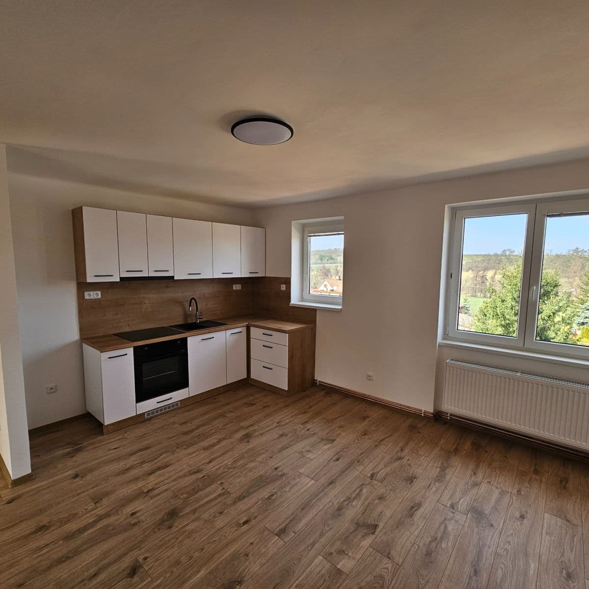 Prenájom bytu 3-izbový 61 m², Karlovarská, Lubenec, Ústecký kraj Prenájom bytu 3-izbový 61 m², Karlovarská, Lubenec, Ústecký kraj