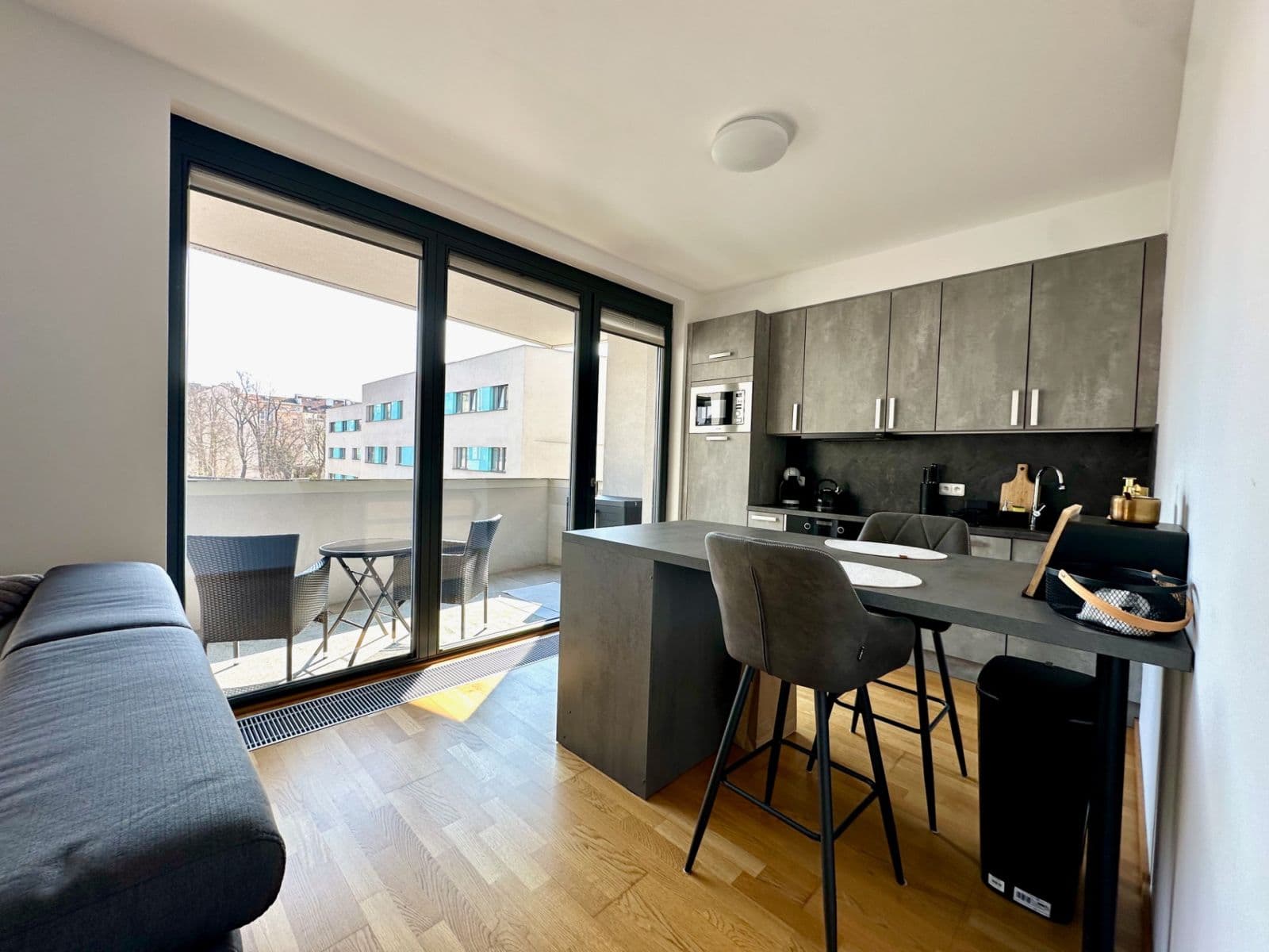 Prenájom bytu 1-izbový 45 m², Osadní, Praha, Praha Prenájom bytu 1-izbový 45 m², Osadní, Praha, Praha