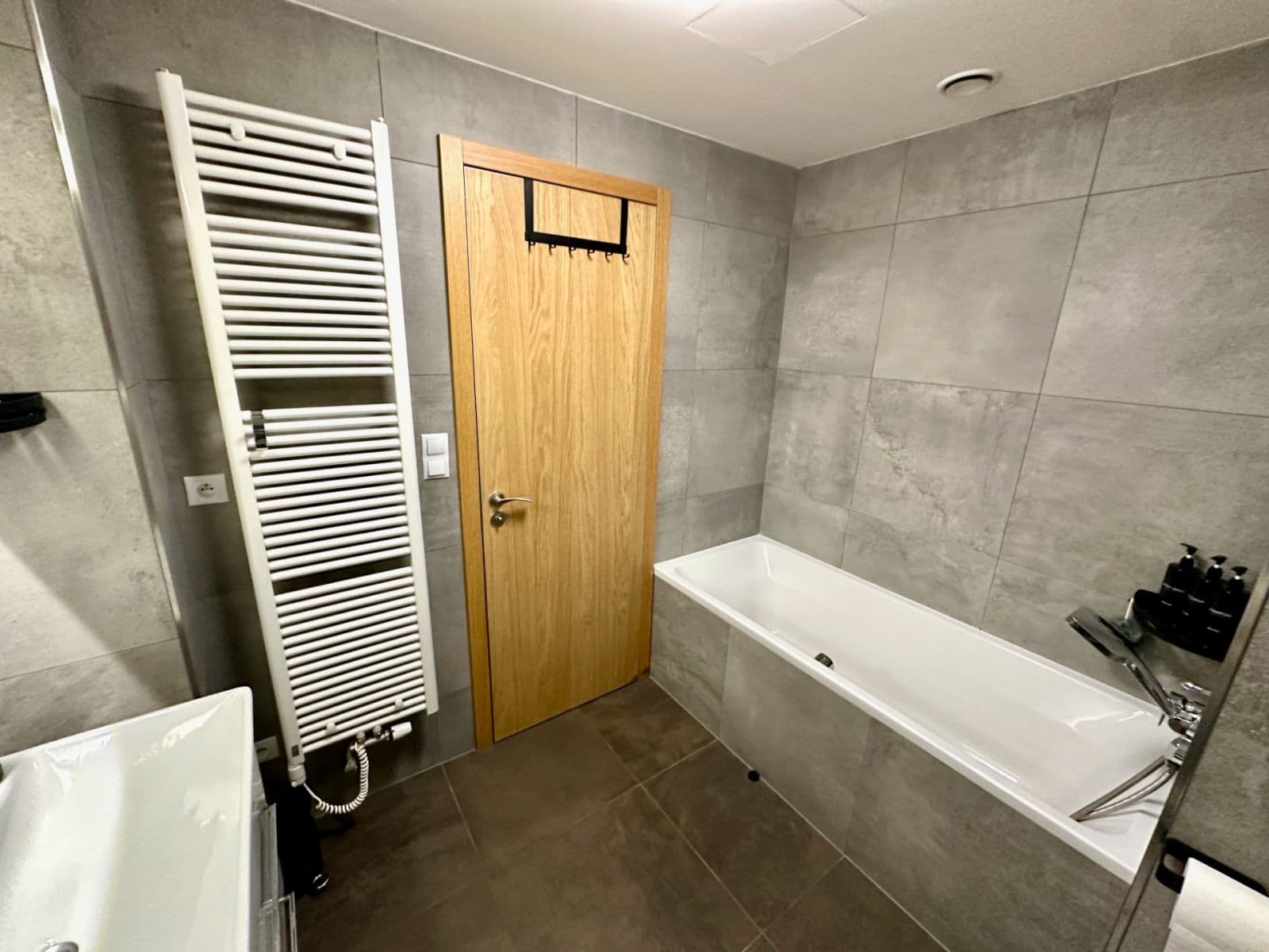 Prenájom bytu 1-izbový 45 m², Osadní, Praha, Praha Prenájom bytu 1-izbový 45 m², Osadní, Praha, Praha