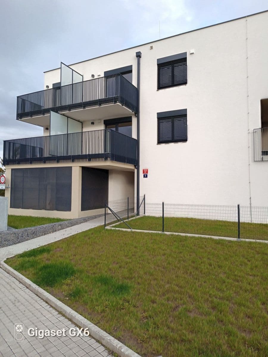 Prenájom bytu 1-izbový 32 m², Strážovická, Praha, Praha Prenájom bytu 1-izbový 32 m², Strážovická, Praha, Praha