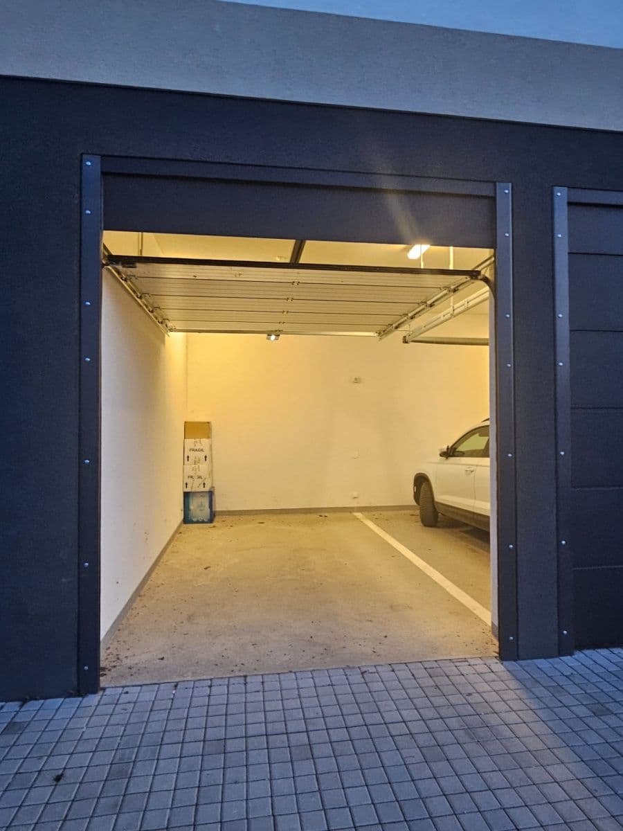 Prenájom bytu 1-izbový 32 m², Strážovická, Praha, Praha Prenájom bytu 1-izbový 32 m², Strážovická, Praha, Praha