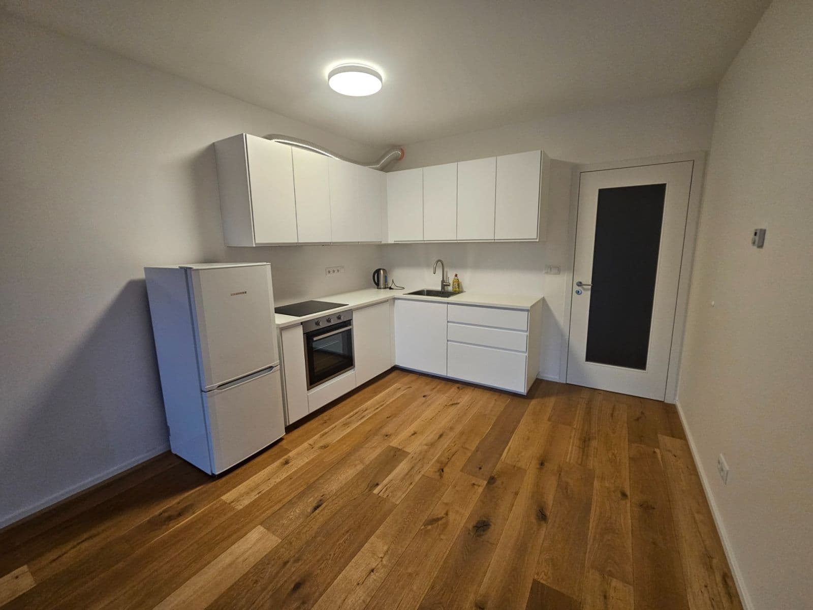 Prenájom bytu 1-izbový 32 m², Strážovická, Praha, Praha Prenájom bytu 1-izbový 32 m², Strážovická, Praha, Praha