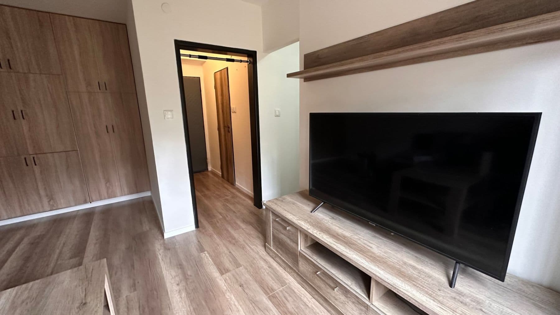 Prenájom bytu 1-izbový 27 m², České družiny, Praha, Praha Prenájom bytu 1-izbový 27 m², České družiny, Praha, Praha