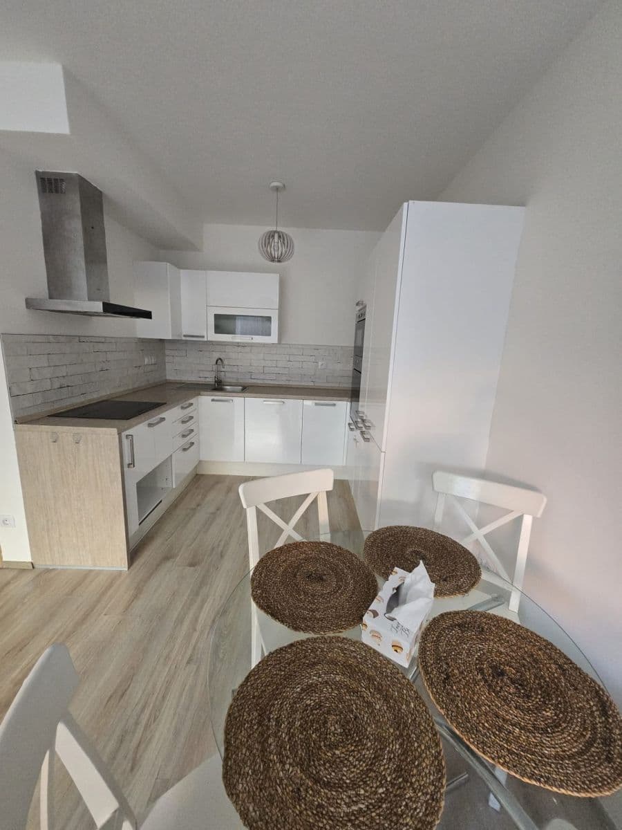 Prenájom bytu 2-izbový 52 m², Pod Radnicí, Praha, Praha Prenájom bytu 2-izbový 52 m², Pod Radnicí, Praha, Praha