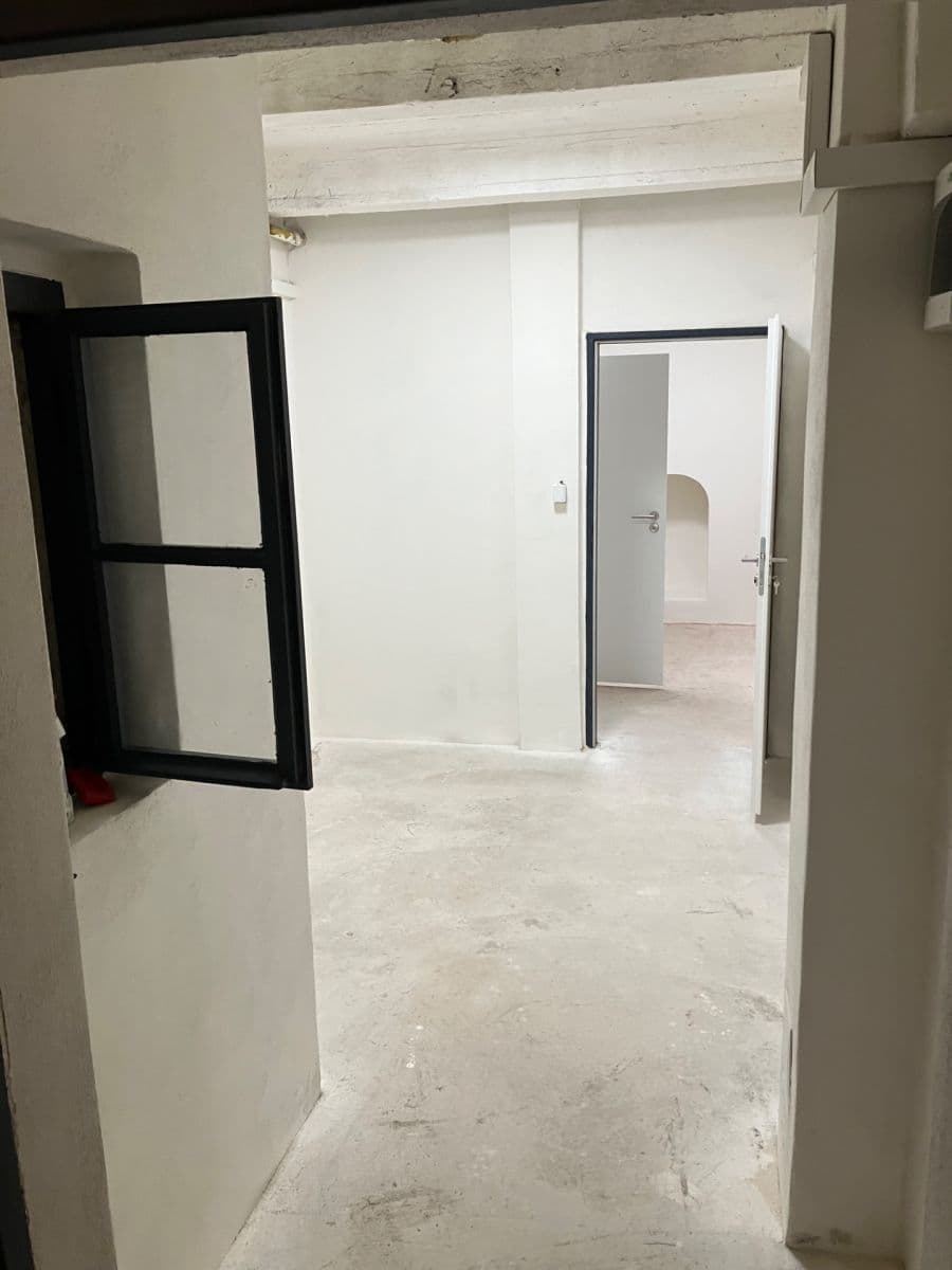 Prenájom nebytového priestoru 34 m², Na Zámyšli, Praha, Praha Prenájom nebytového priestoru 34 m², Na Zámyšli, Praha, Praha