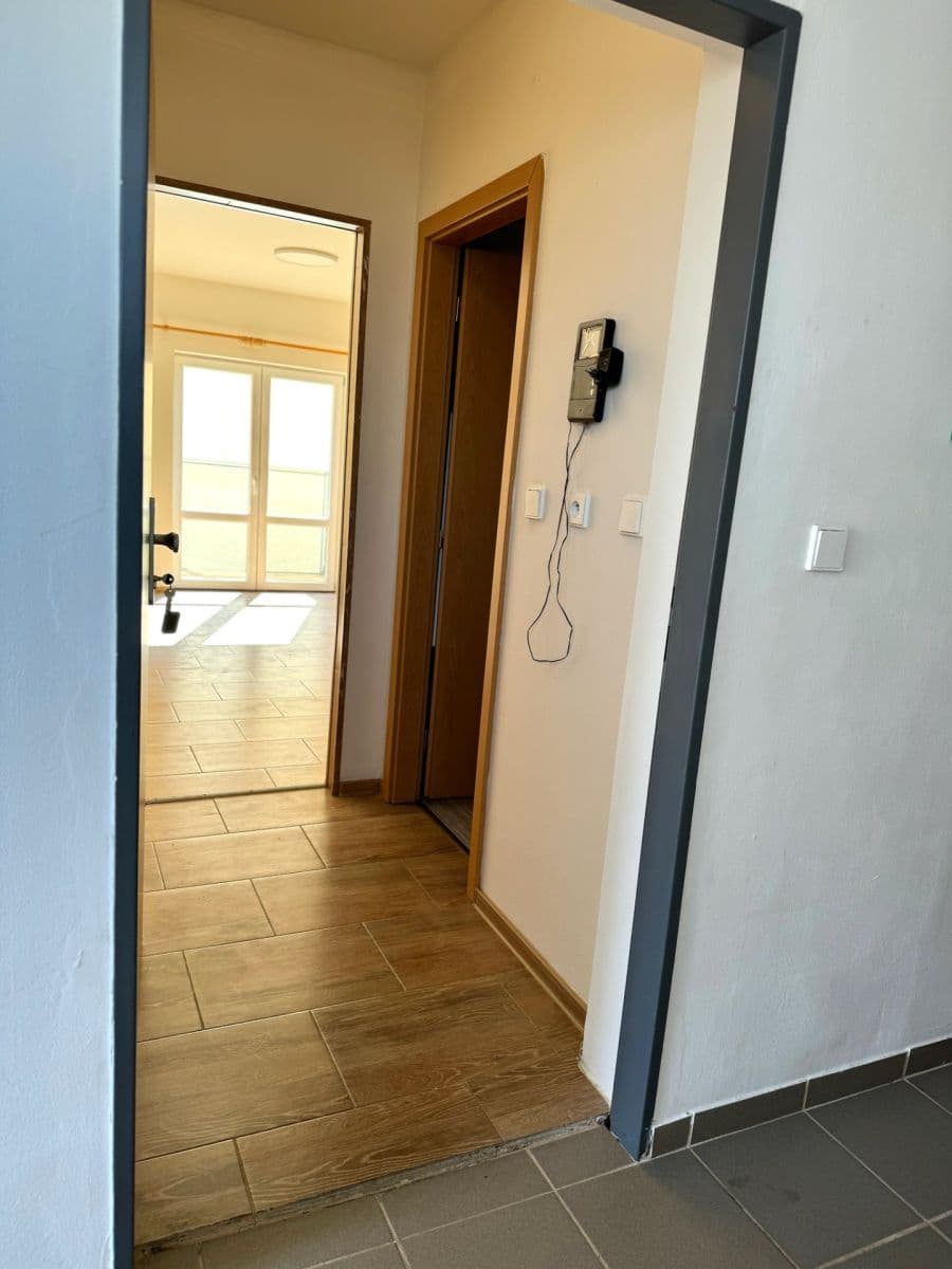 Prenájom bytu 3-izbový 48 m², Zbraslavice, Středočeský kraj Prenájom bytu 3-izbový 48 m², Zbraslavice, Středočeský kraj