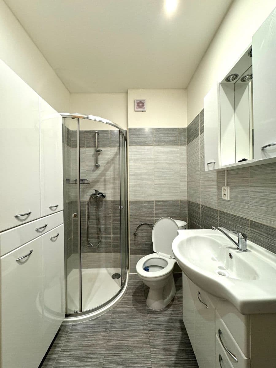 Prenájom bytu 3-izbový 48 m², Zbraslavice, Středočeský kraj Prenájom bytu 3-izbový 48 m², Zbraslavice, Středočeský kraj