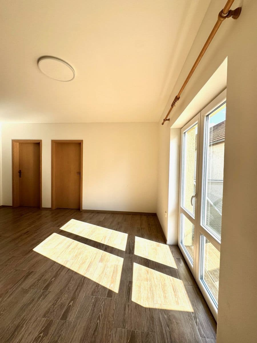 Prenájom bytu 3-izbový 48 m², Zbraslavice, Středočeský kraj Prenájom bytu 3-izbový 48 m², Zbraslavice, Středočeský kraj