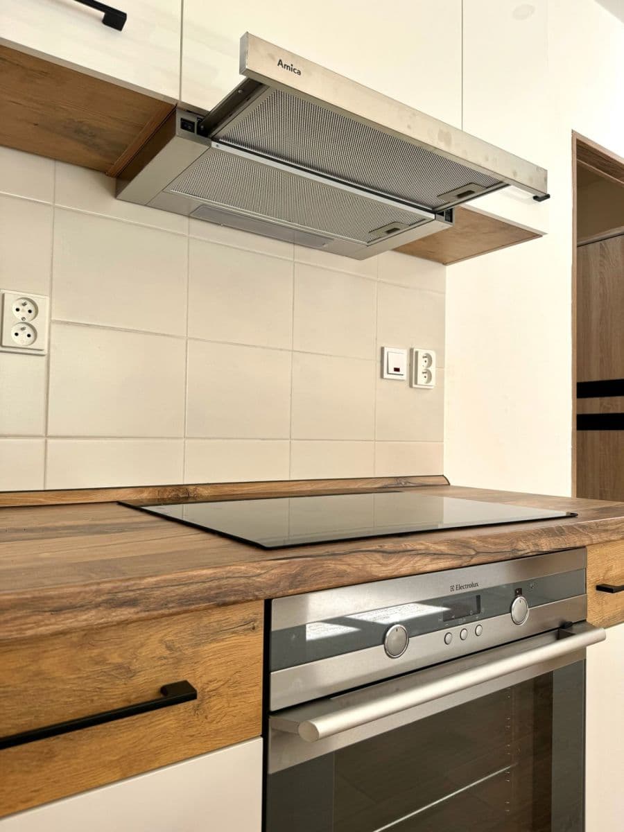 Prenájom bytu 3-izbový 48 m², Zbraslavice, Středočeský kraj Prenájom bytu 3-izbový 48 m², Zbraslavice, Středočeský kraj