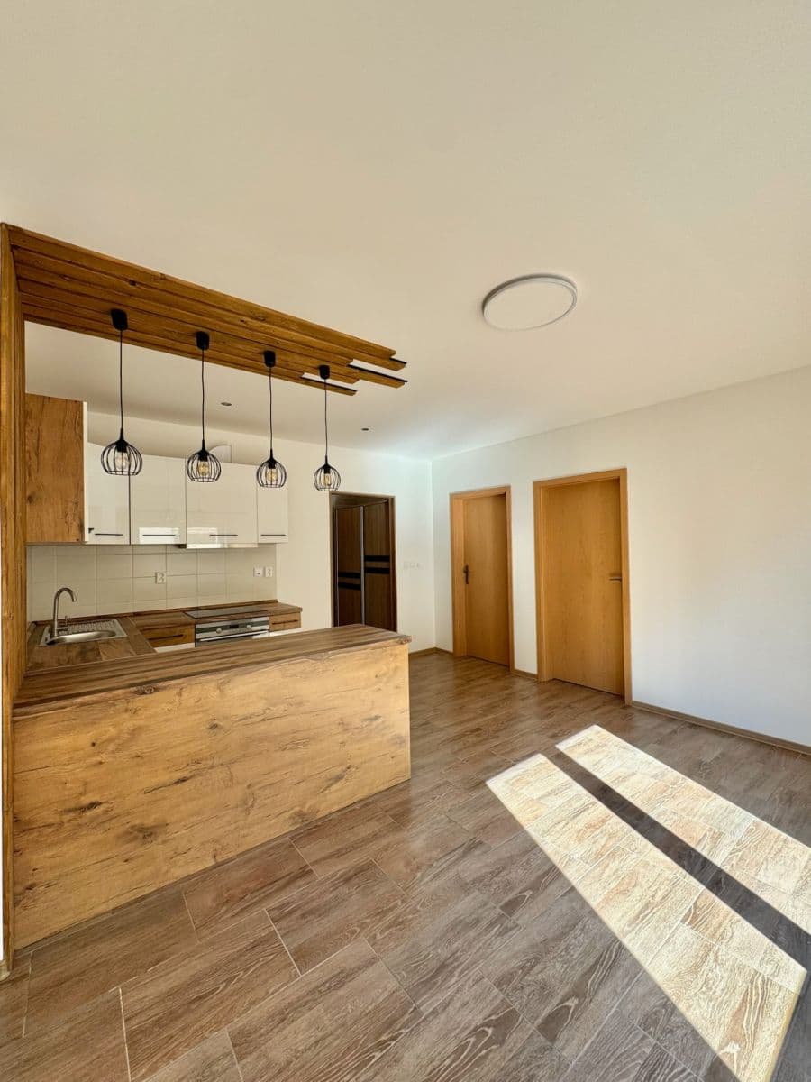 Prenájom bytu 3-izbový 48 m², Zbraslavice, Středočeský kraj Prenájom bytu 3-izbový 48 m², Zbraslavice, Středočeský kraj