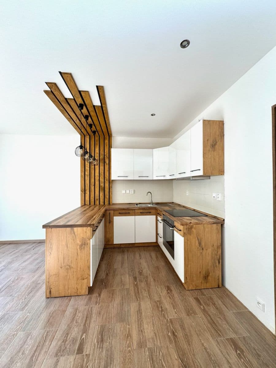 Prenájom bytu 3-izbový 48 m², Zbraslavice, Středočeský kraj Prenájom bytu 3-izbový 48 m², Zbraslavice, Středočeský kraj