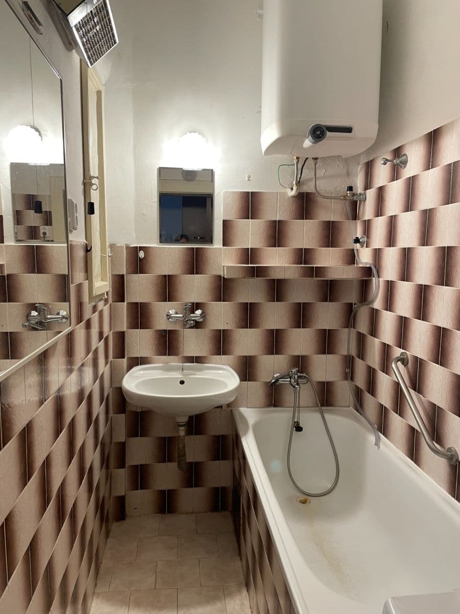 Prenájom bytu 2-izbový 47 m², Holandská, Praha, Praha Prenájom bytu 2-izbový 47 m², Holandská, Praha, Praha