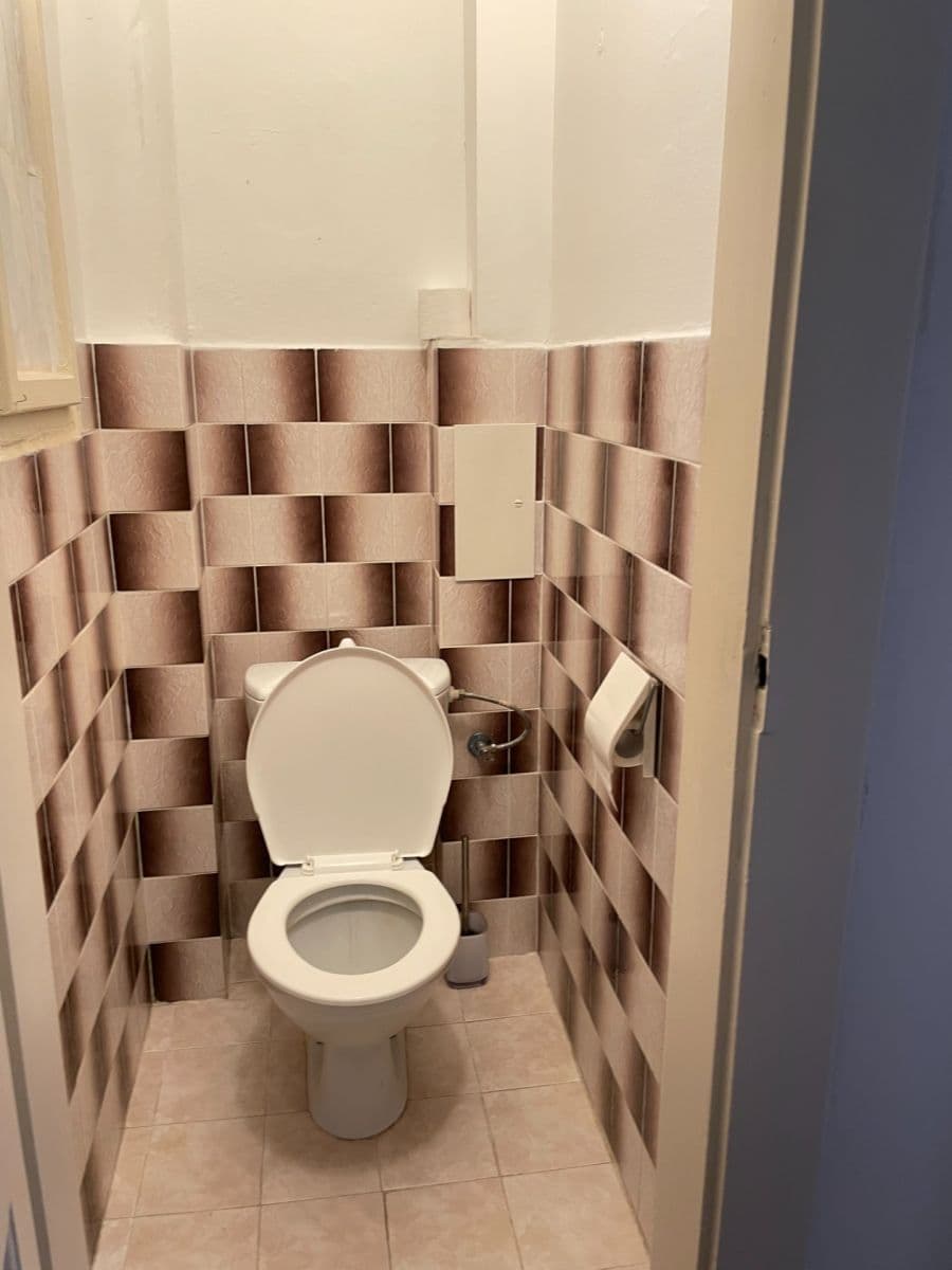 Prenájom bytu 2-izbový 47 m², Holandská, Praha, Praha Prenájom bytu 2-izbový 47 m², Holandská, Praha, Praha