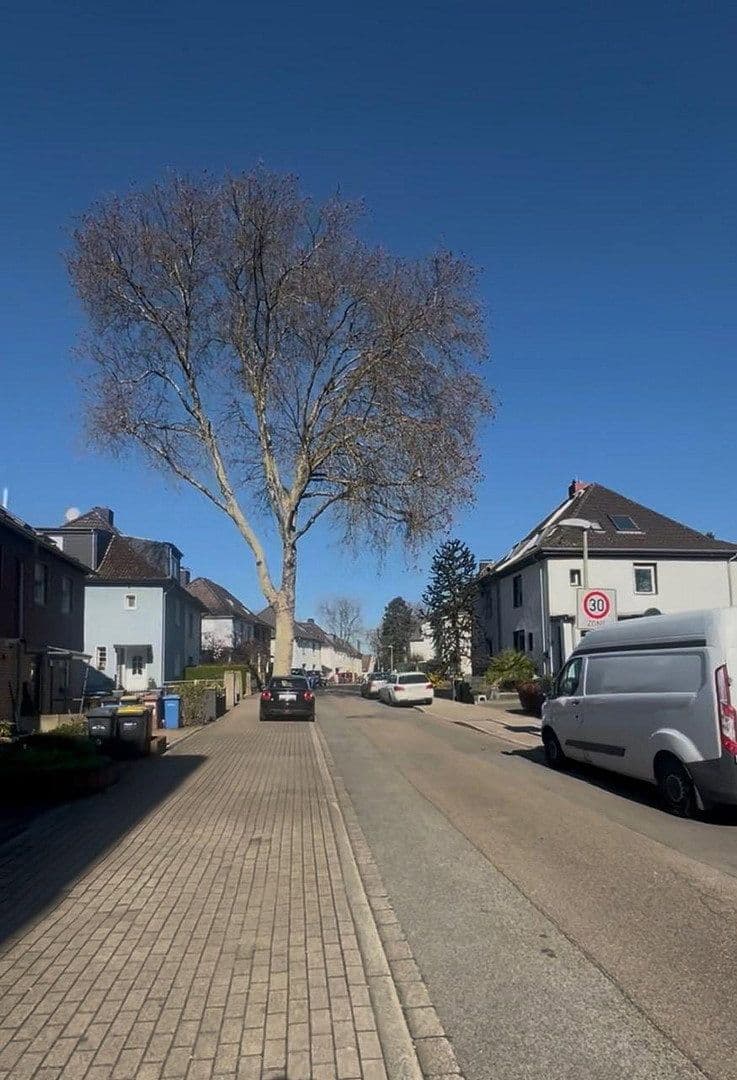 Predaj domu 221 m², pozemek 194 m², Nikolausstr. 1, Essen, Severné Porýnie - Westfálsko Predaj domu 221 m², pozemek 194 m², Nikolausstr. 1, Essen, Severné Porýnie - Westfálsko