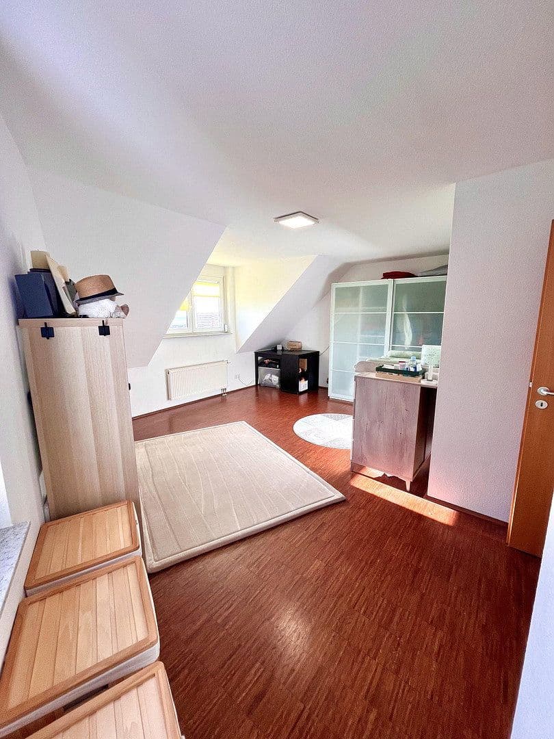 Prenájom bytu 4-izbový 118 m², Gärtringen, Bádensko-Wurttembersko Prenájom bytu 4-izbový 118 m², Gärtringen, Bádensko-Wurttembersko