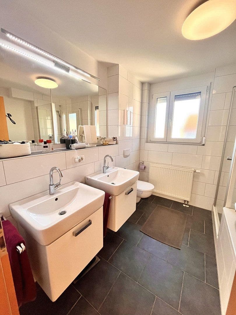 Prenájom bytu 4-izbový 118 m², Gärtringen, Bádensko-Wurttembersko Prenájom bytu 4-izbový 118 m², Gärtringen, Bádensko-Wurttembersko