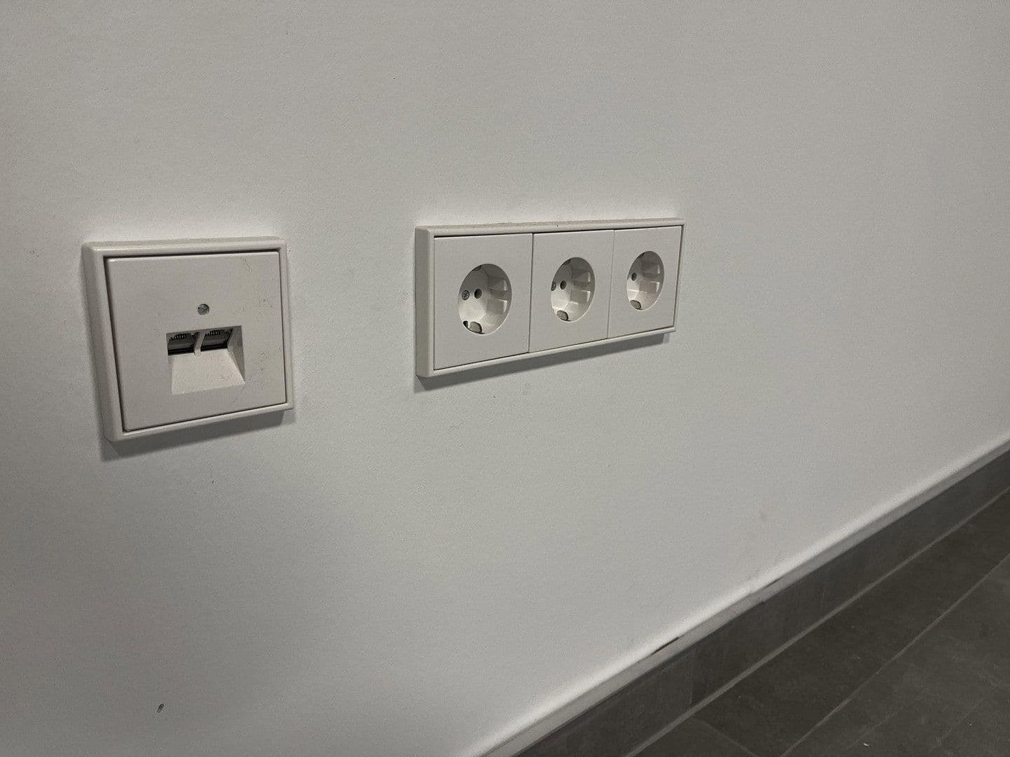 Prenájom kancelárie 153 m², Philippsburg, Bádensko-Wurttembersko Prenájom kancelárie 153 m², Philippsburg, Bádensko-Wurttembersko