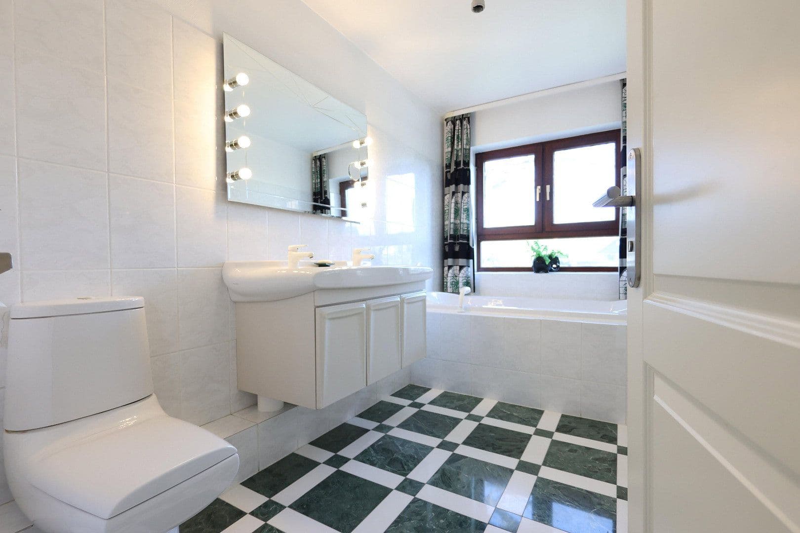 Predaj domu 149 m², pozemek 406 m², Hamburg, Hamburg Predaj domu 149 m², pozemek 406 m², Hamburg, Hamburg