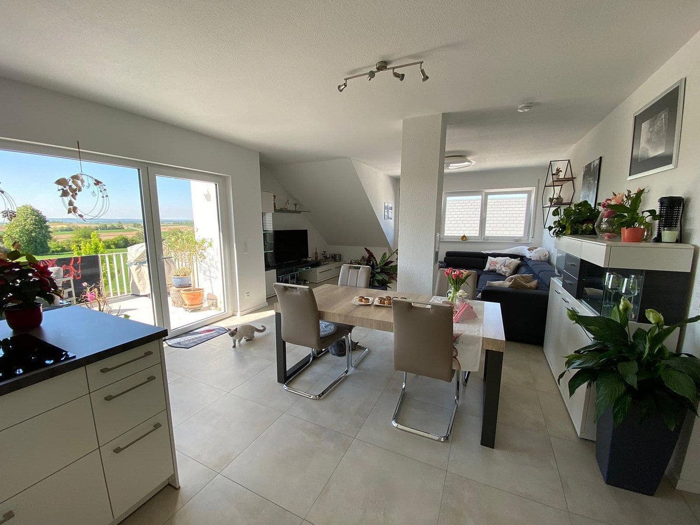 Prenájom bytu 3-izbový 115 m², Erhard Schnepf Straße 2, Bad Wimpfen, Bádensko-Wurttembersko Prenájom bytu 3-izbový 115 m², Erhard Schnepf Straße 2, Bad Wimpfen, Bádensko-Wurttembersko