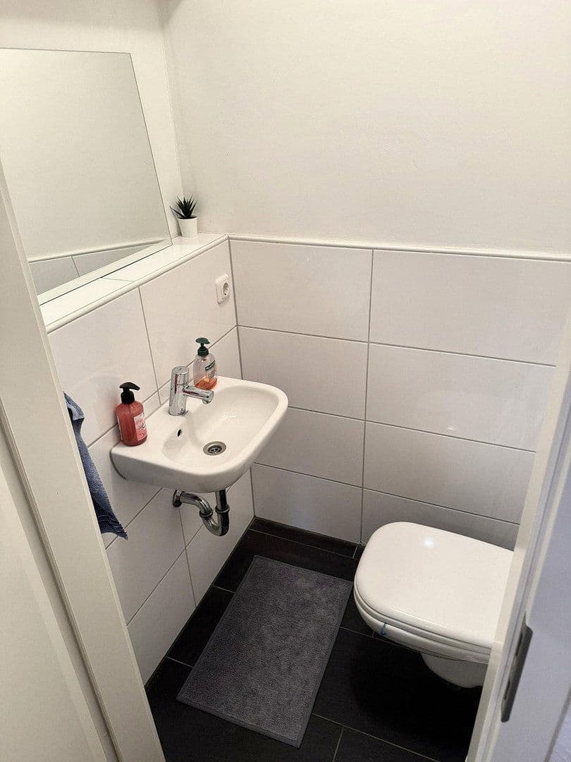 Prenájom bytu 3-izbový 80 m², Wienerstraße 123, Frankfurt am Main, Hesensko Prenájom bytu 3-izbový 80 m², Wienerstraße 123, Frankfurt am Main, Hesensko