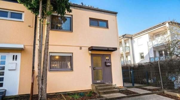 Predaj domu 123 m², pozemek 198 m², Groß-Gerau, Hesensko Predaj domu 123 m², pozemek 198 m², Groß-Gerau, Hesensko