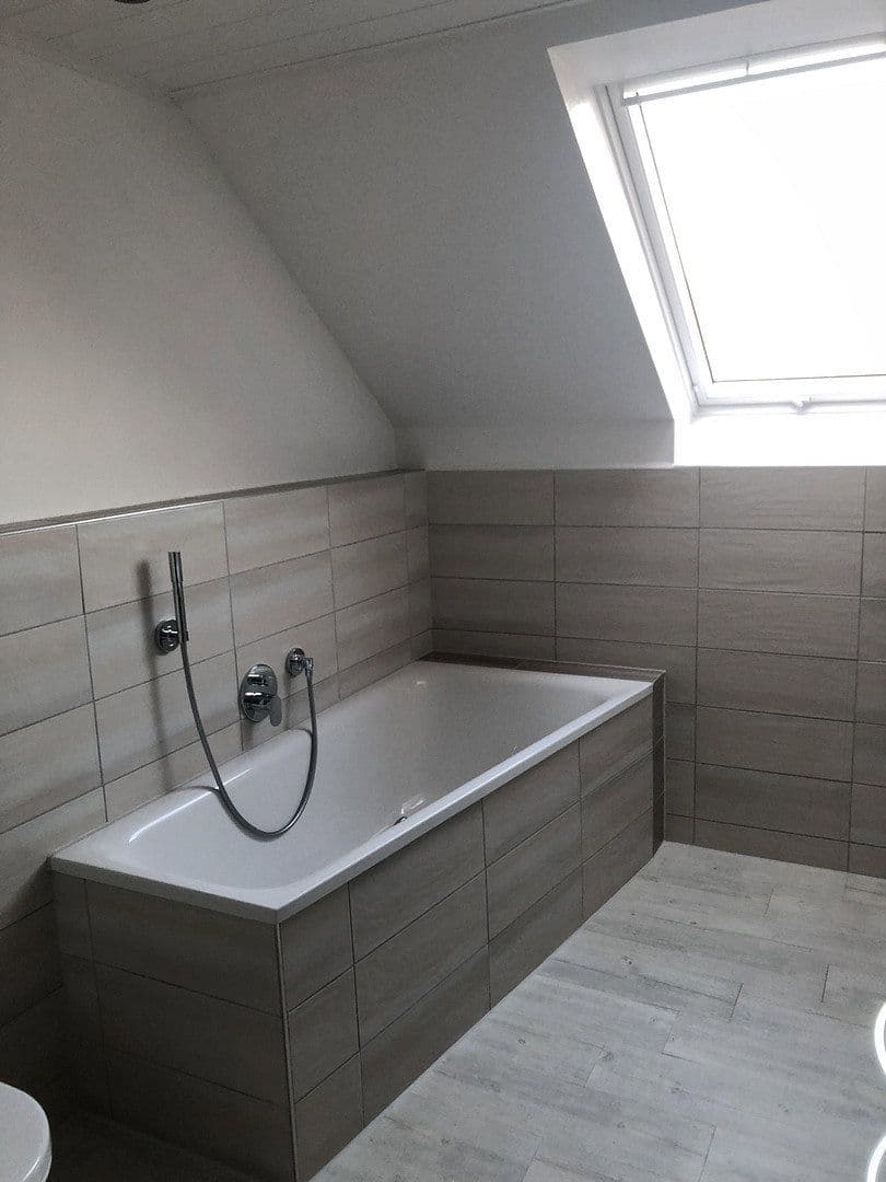 Prenájom bytu 4-izbový 105 m², Wilkau-Haßlau, Sasko Prenájom bytu 4-izbový 105 m², Wilkau-Haßlau, Sasko