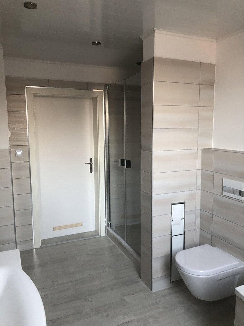 Prenájom bytu 4-izbový 105 m², Wilkau-Haßlau, Sasko Prenájom bytu 4-izbový 105 m², Wilkau-Haßlau, Sasko