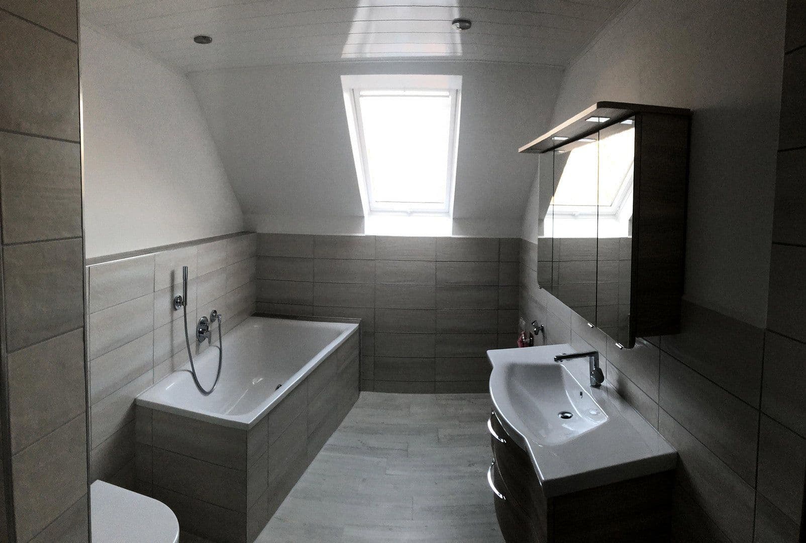 Prenájom bytu 4-izbový 105 m², Wilkau-Haßlau, Sasko Prenájom bytu 4-izbový 105 m², Wilkau-Haßlau, Sasko