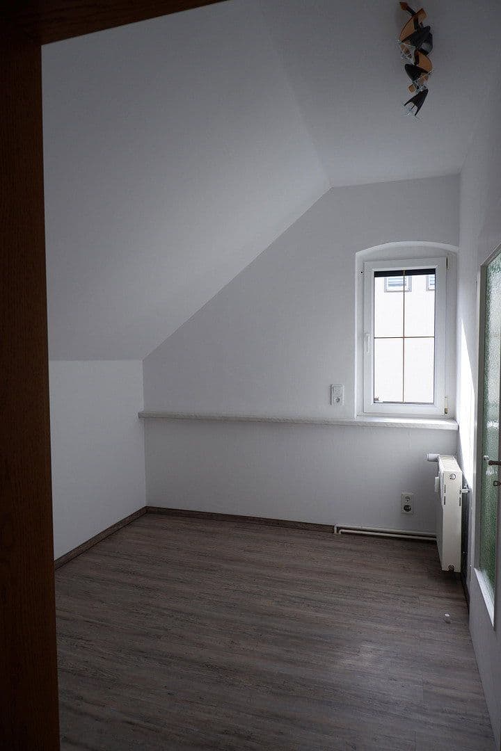 Prenájom bytu 4-izbový 105 m², Wilkau-Haßlau, Sasko Prenájom bytu 4-izbový 105 m², Wilkau-Haßlau, Sasko