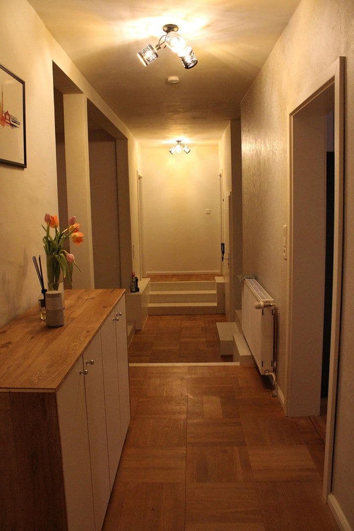 Prenájom bytu 4-izbový 109 m², Wuppertal, Severné Porýnie - Westfálsko Prenájom bytu 4-izbový 109 m², Wuppertal, Severné Porýnie - Westfálsko