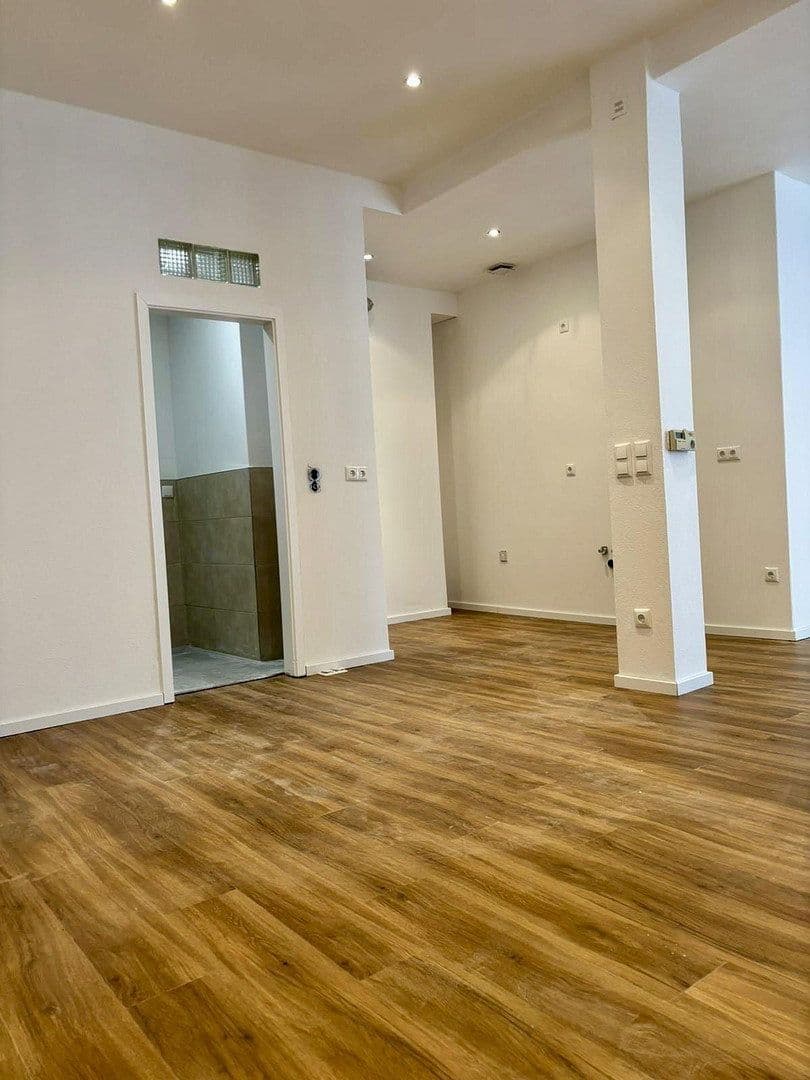 Prenájom bytu 1-izbový 45 m², Frankfurt am Main, Hesensko Prenájom bytu 1-izbový 45 m², Frankfurt am Main, Hesensko