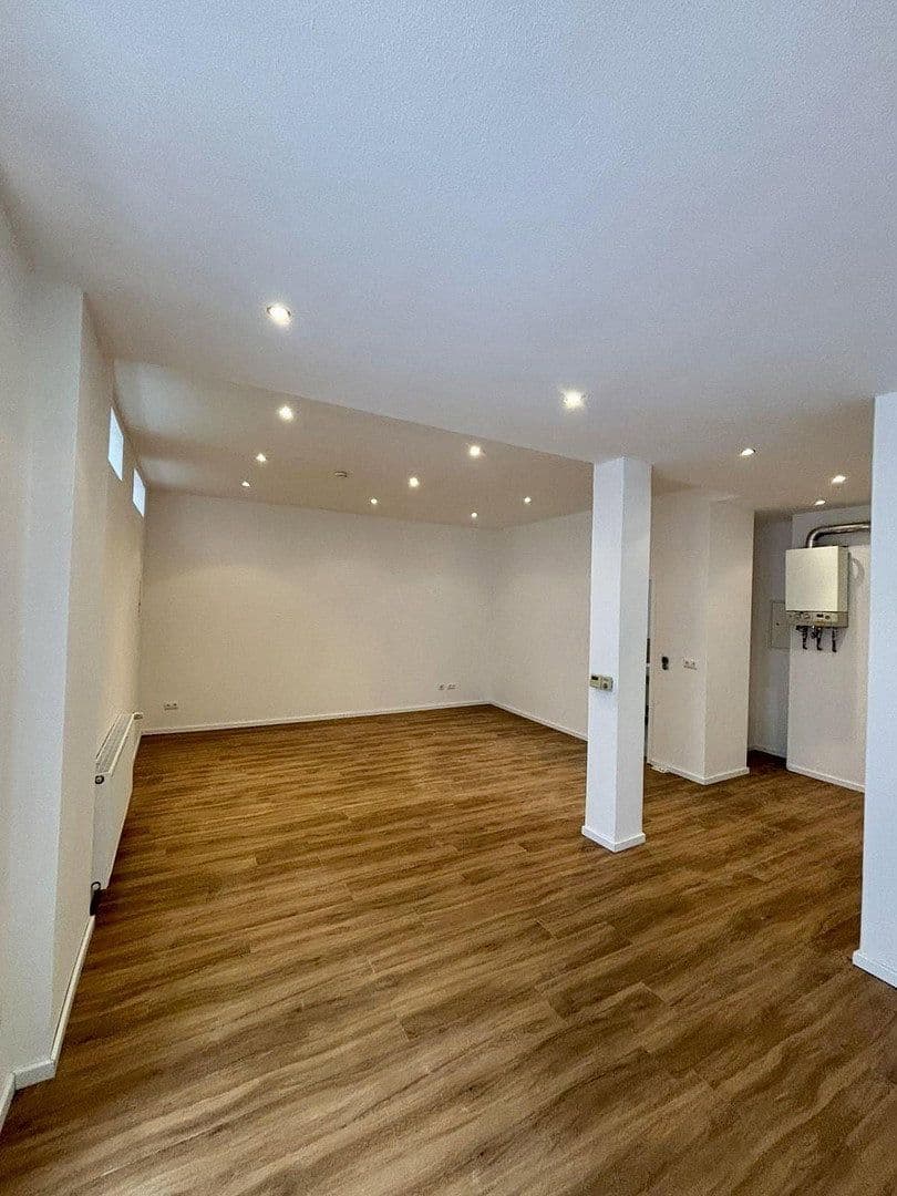 Prenájom bytu 1-izbový 45 m², Frankfurt am Main, Hesensko Prenájom bytu 1-izbový 45 m², Frankfurt am Main, Hesensko