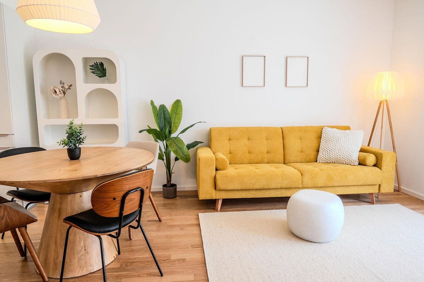 Prenájom bytu 2-izbový 64 m², Frankfurt am Main, Hesensko Prenájom bytu 2-izbový 64 m², Frankfurt am Main, Hesensko