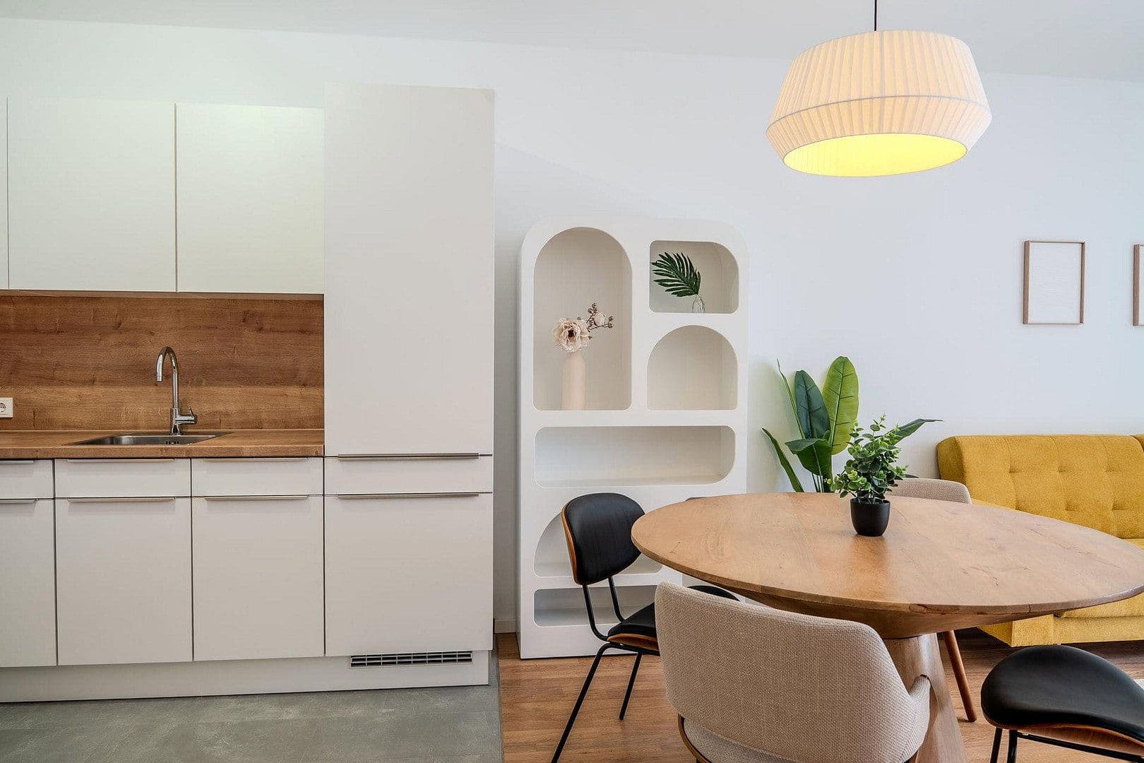 Prenájom bytu 2-izbový 64 m², Frankfurt am Main, Hesensko Prenájom bytu 2-izbový 64 m², Frankfurt am Main, Hesensko