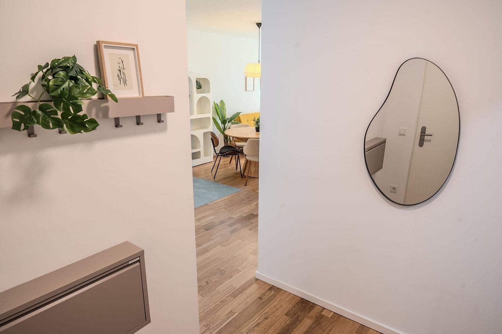 Prenájom bytu 2-izbový 64 m², Frankfurt am Main, Hesensko Prenájom bytu 2-izbový 64 m², Frankfurt am Main, Hesensko