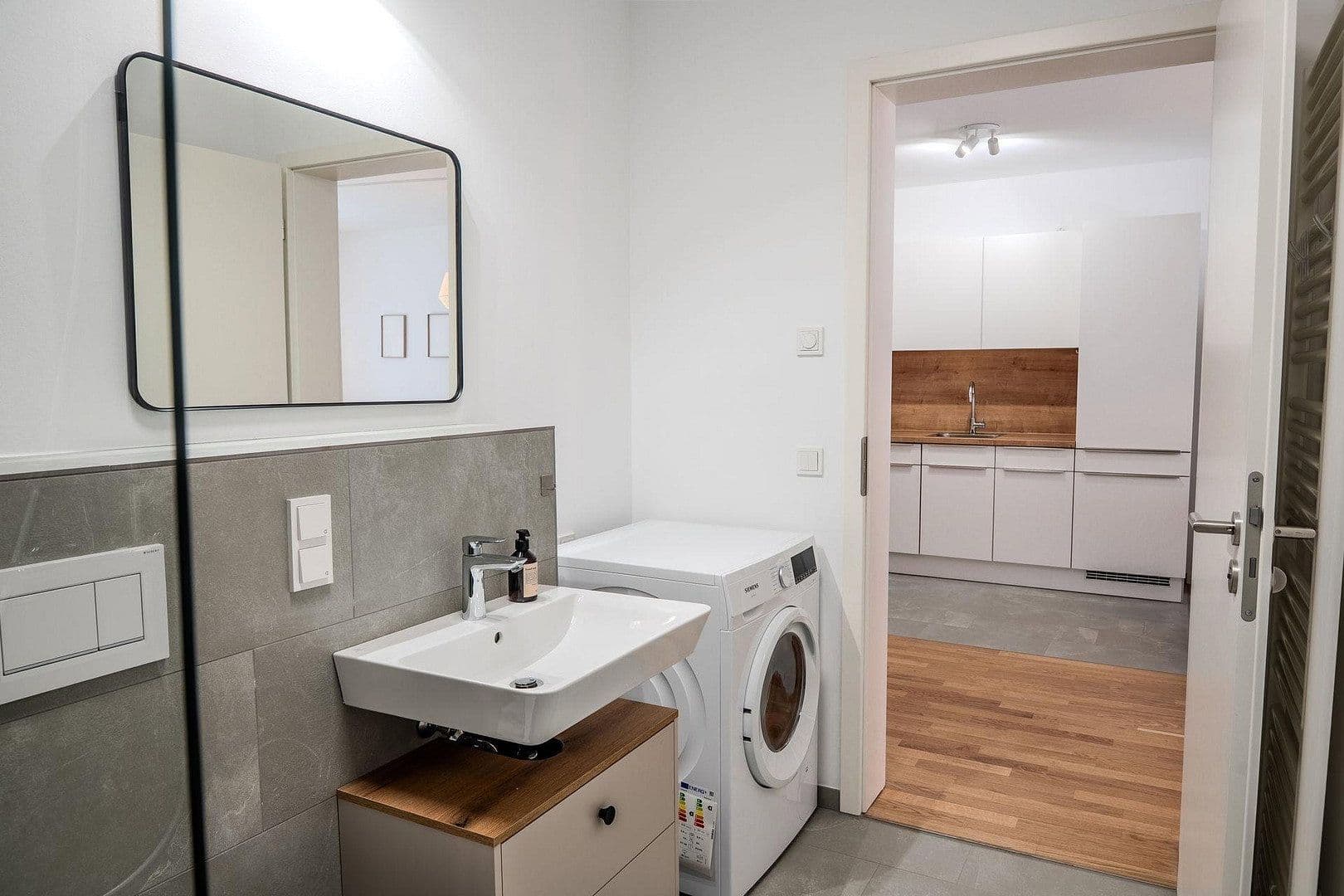 Prenájom bytu 2-izbový 64 m², Frankfurt am Main, Hesensko Prenájom bytu 2-izbový 64 m², Frankfurt am Main, Hesensko