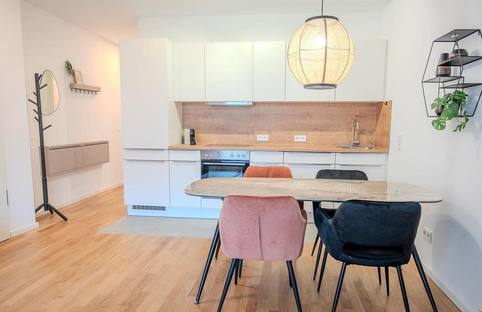 Prenájom bytu 3-izbový 66 m², Frankfurt am Main, Hesensko Prenájom bytu 3-izbový 66 m², Frankfurt am Main, Hesensko