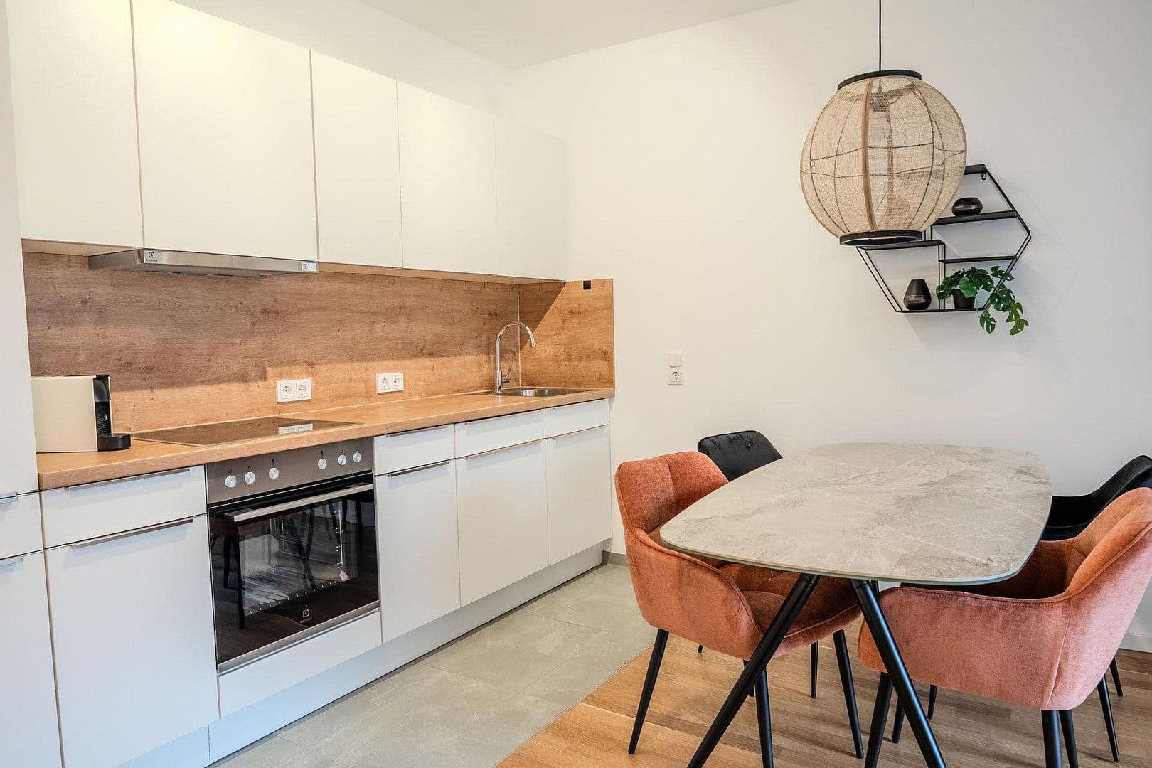 Prenájom bytu 3-izbový 66 m², Frankfurt am Main, Hesensko Prenájom bytu 3-izbový 66 m², Frankfurt am Main, Hesensko