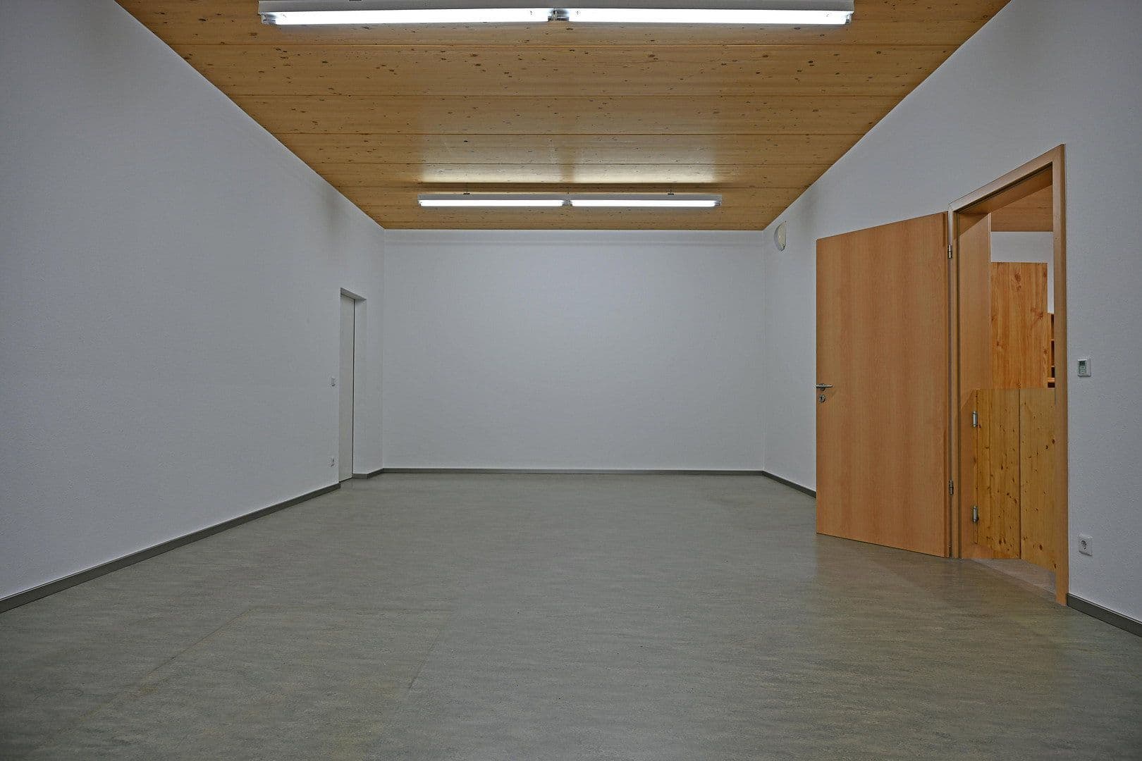 Predaj nebytového priestoru 5.000 m², Bad Säckingen, Bádensko-Wurttembersko Predaj nebytového priestoru 5.000 m², Bad Säckingen, Bádensko-Wurttembersko